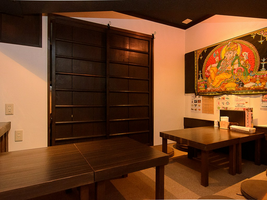 広々としたテーブル席は小さなお子様でも安心