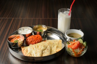 女性に大人気の『チーズナンランチ』