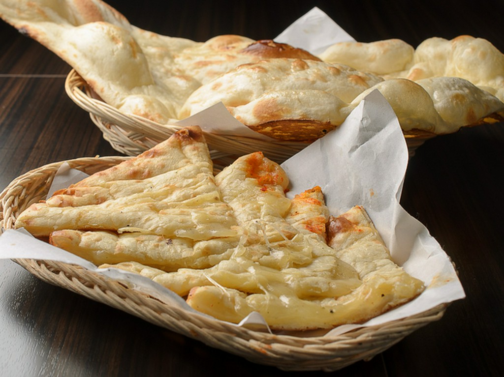 チーズがとろける手づくりの『チーズナン』
