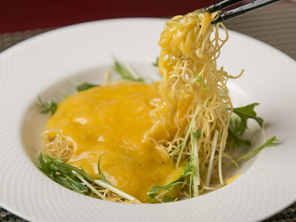 陽澄湖産のみそや卵もたっぷり入った『上海蟹の焼きそば』