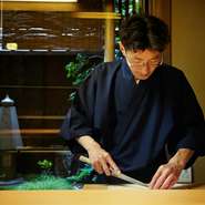 二十四節気の「暦」を大切にしながら、日本人の琴線に触れるような料理でありたいと日々作業を重ねております。