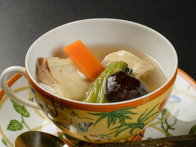 ひとさじごとに変っていく、中華風アレンジを加えた『カップ』