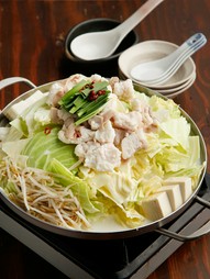 絶妙にブレンドされた4種類のだしが決め手の『京白味噌の豆乳モツ鍋』