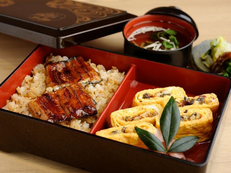 『うな重』と『う巻き』をどちらも味わえる『うなぎ弁当』