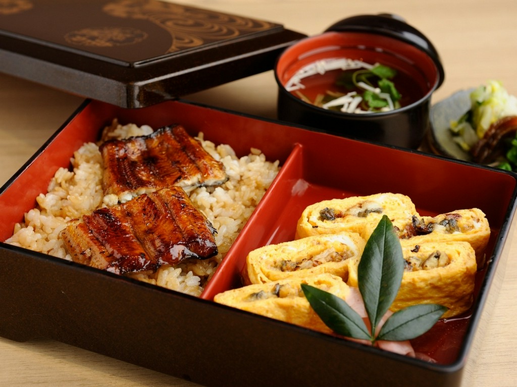 『うな重』と『う巻き』をどちらも味わえる『うなぎ弁当』