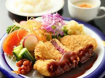 心を込めてひとつひとつ丁寧に焼き上げた『ビフカツ』（ライス・スープ付）