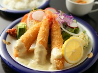 大きなエビフライが3本入った一皿です。食べた後、余韻に浸りながら帰路につくお客様も多数いらっしゃいます。