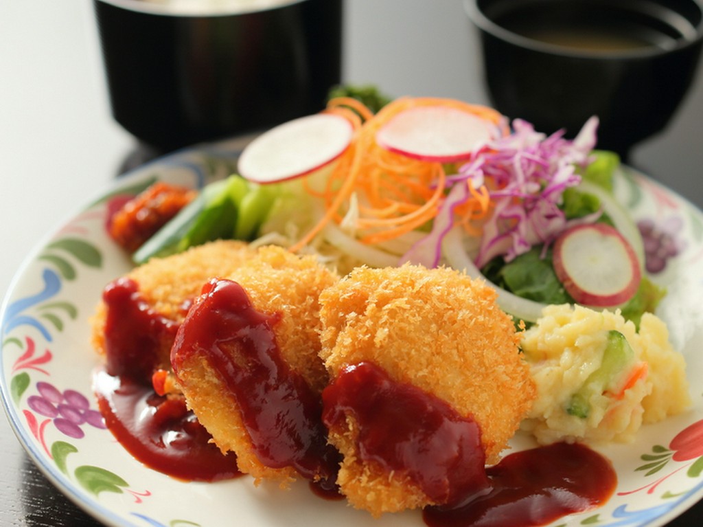 美味しさのエッセンスが詰まった『ヒレカツ定食』