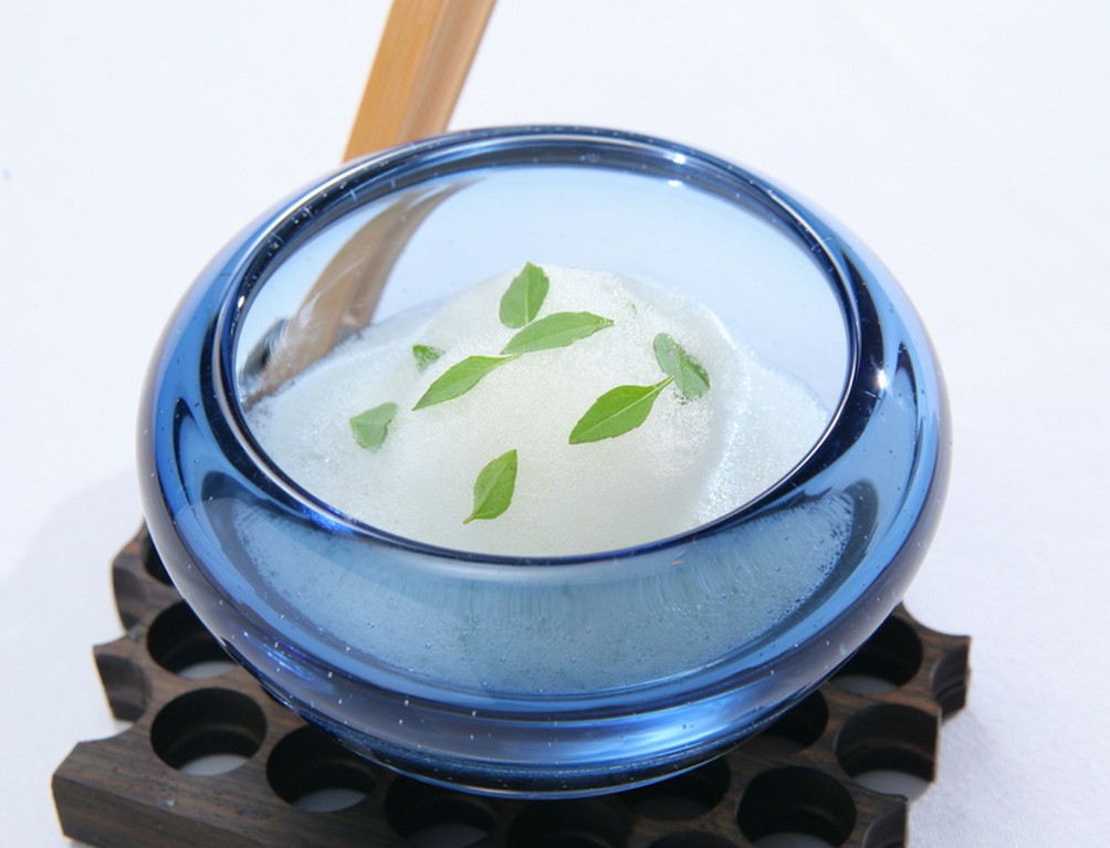オートクチュールのドレスを身にまとうように料理を楽しむ