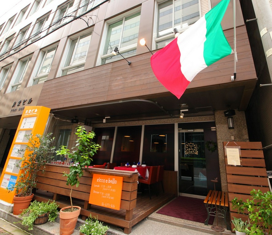 梅田駅から徒歩5分。都会の喧騒を感じさせない癒しの時間を提供