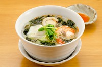 ベトナム料理のフォー(お米の麺)を和風だしなどでアレンジ。
ヘルシーですよ!