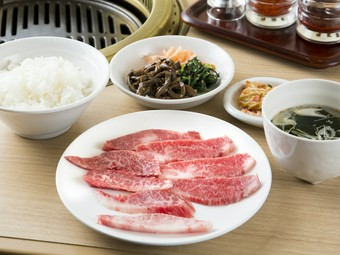 口どけ柔らかな、おがた牧場牛を使った『前沢ランチ』