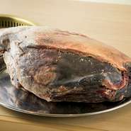 国産のニンニクや、地元でとれた旬野菜など、お肉以外の素材にもこだわって仕入れています。できる限り、地ものの美味しさを提供していきたいと思っています。