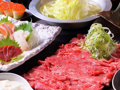 鶏肉の旨味と割り下の甘みをいかした『すき鍋』