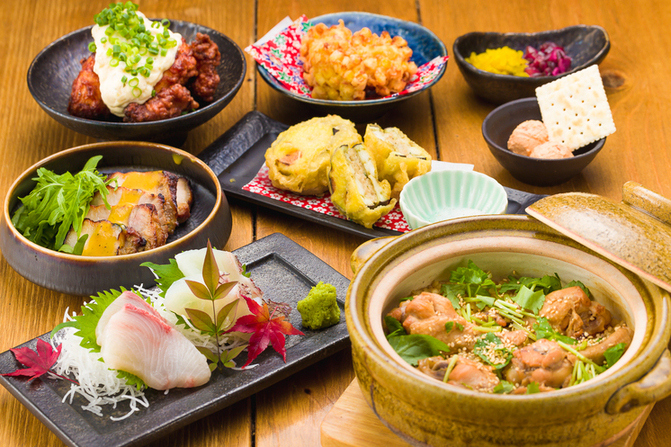 【2小時暢飲套餐】包含刺身、上等豬肉及砂鍋飯的套餐：6,000日圓（含稅）