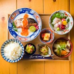 ・いくらおろし　500円
・刺し盛　小　300円
・生卵　100円
