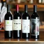 NYワインを中心に、シェフセレクトのシャンパン、ワイン、日本酒、ソフトドリンクを各種取り揃えています。