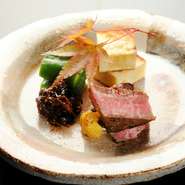 八丁味噌の豊かな香りとこく深い味わいの牛肉の味噌漬け。一つ一つの料理の味が際立つ一品です。