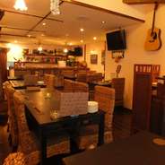 いつもと違う雰囲気で宴会をしませんか？リゾート空間でお洒落に宴会や飲み会、二次会を♪1階最大36名様、2階最大26名様まで貸切個室ご用意できます。お得な飲み放題付きプランも各種ご用意しております。