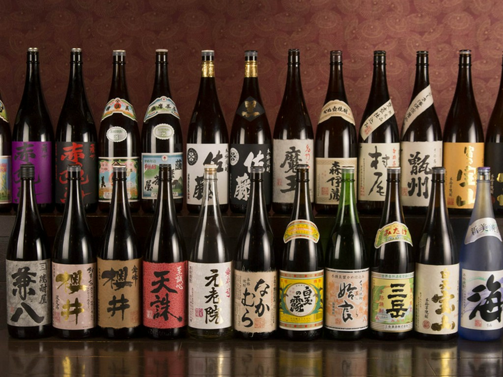 飲み比べてして楽しめる。焼酎の品ぞろえが豊富です