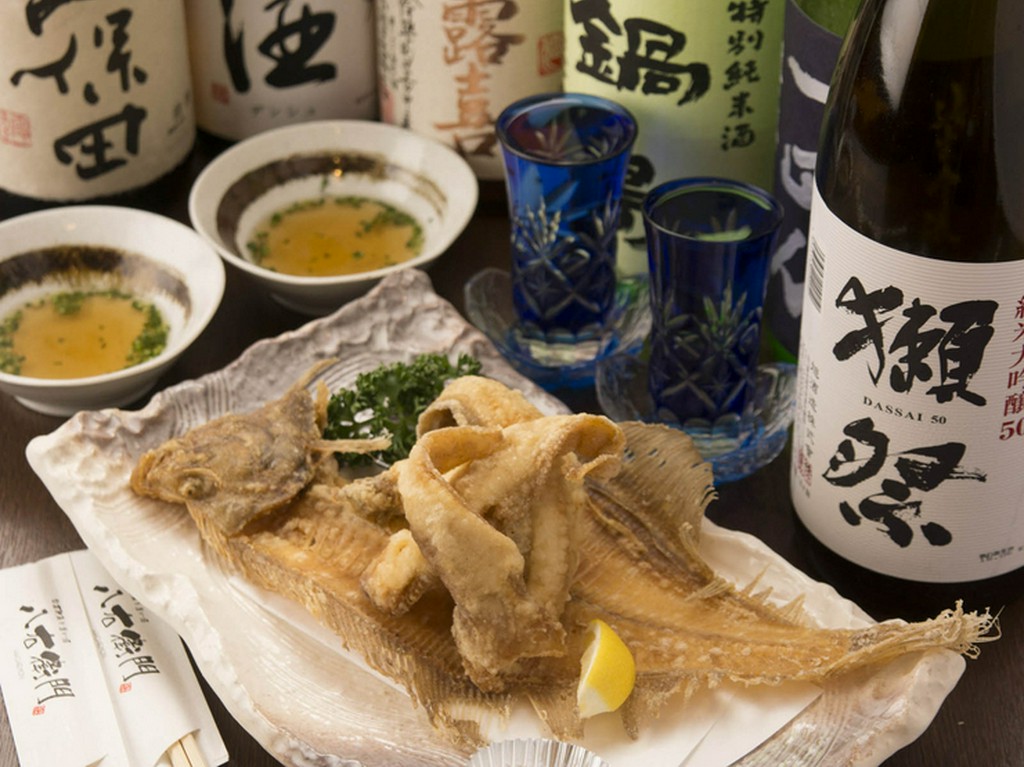 身はふっくらと旨みたっぷり！　『カレイの姿揚げ』。香ばしく揚がった骨も丸ごといただけます