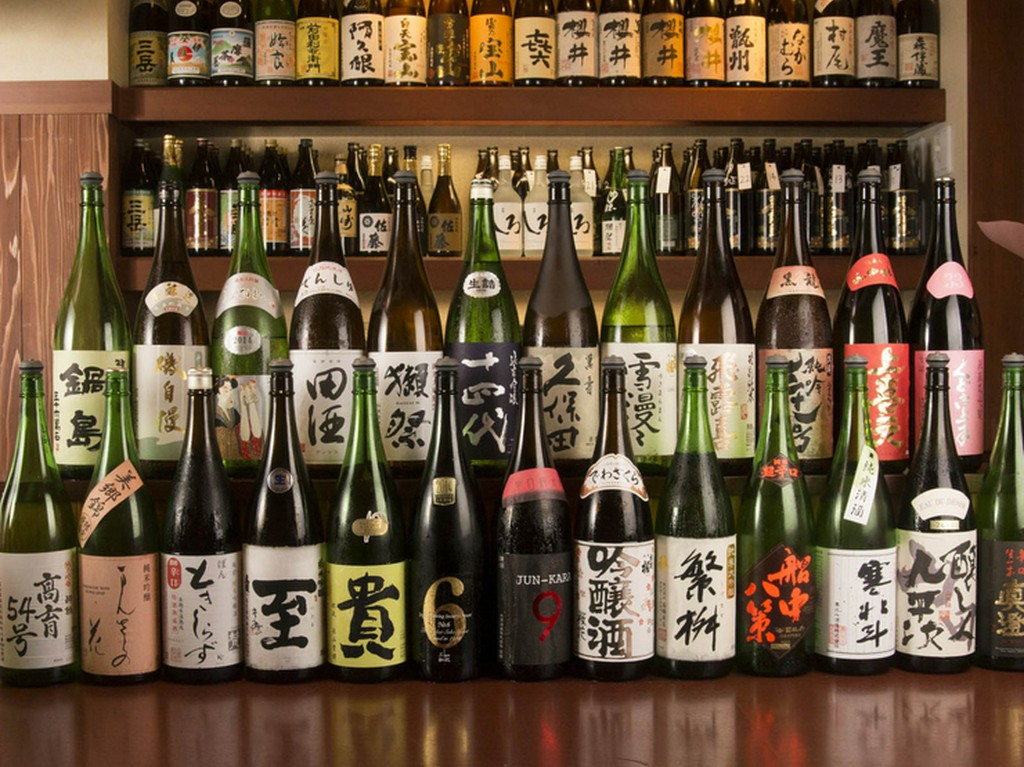 日本酒・冷酒各種。人気の銘柄からレアなお酒まで、豊富な品ぞろえが自慢の『日本酒』をグラスで楽しめます