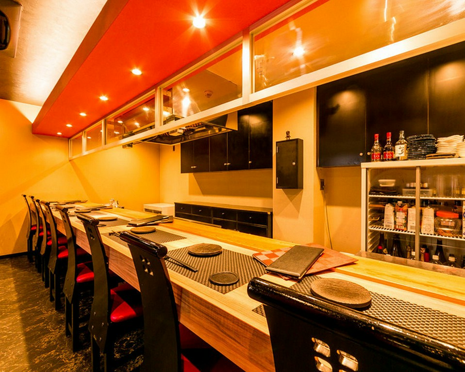 ゆったり落ち着いたひと時を。デートに最適な鉄板焼店