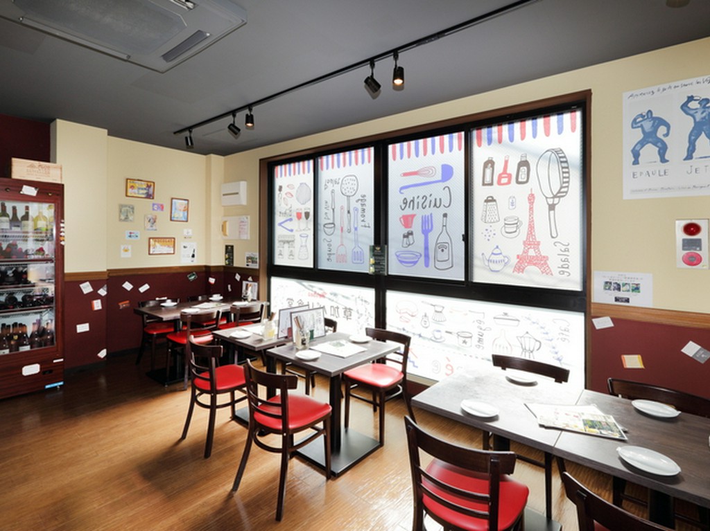 明るいテーブル席で女子会もオススメ。リフレッシュできるはず