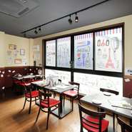 3000円でオススメの料理が賞味できるパーティープランは、女子会に最適。プラス1500円で生ビール、ワイン、ハイボールなどの飲み放題もOK。かわいらしい店内でゆったりと語り合えば、絆が深まることうけあいです。