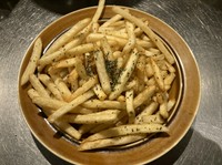みんな大好きポテトフライ
クリスマス島の塩
生ローズマリー
トリュフ塩　プラス110円
サムライソース　プラス110円
からお選び下さい