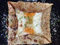 ４種類のチーズがたっぷり、ハチミツをかけてお召し上がりください！