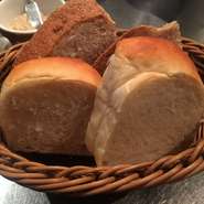 毎日お店で焼いている自慢のパン！どんなパンが提供されるかは来てからのお楽しみ
