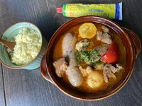 季節野菜と一緒に煮込んだ旨味たっぷりのスープをクスクスと共に
