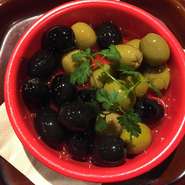 2種のオリーブとハーブ入り