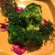 にんにくの香りが食欲をそそる