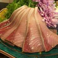 １０㌔以上の寒鰤を5日から10日熟成させたを贅沢にしゃぶしゃぶで特製ポン酢でいただきます