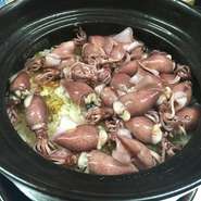 注文を受けてから炊き上げますので40分ほど時間がかかります
季節ごとに具材が変わります