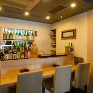 ここでしか食べられない店主オリジナル料理、それを引き立てるこだわりの日本酒、勝駒、黒龍、梵、獅子の里、池月、苗加屋など手に入りにくい物も多数揃えております。旬の食材を使ったこだわりの料理