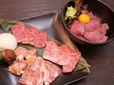 平日月～金曜日夜限定　ローストビーフ丼と和牛焼肉のセット