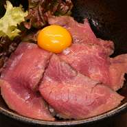 丁寧に低温調理器で調理された国産牛ローストビーフ丼
税抜き１２００円