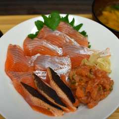 限定ビワマス丼