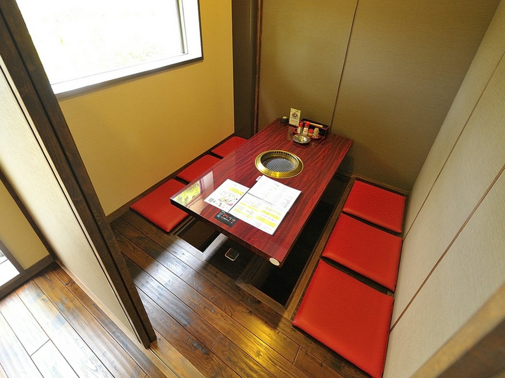 ゆったり過ごせる個室は、家族連れでのお食事におすすめです