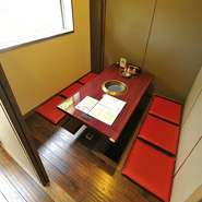 個室で焼肉を楽しんでいただけるので、気兼ねなくお過ごしいただけます。各種宴会に最適な飲み放題付きのコースもご用意しております。ゆったりとしたひと時をお過ごしください。