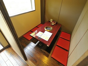 ゆったり過ごせる個室は、家族連れでのお食事におすすめです