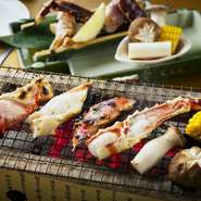 炭火で焼くことで香ばしく、ジューシーな旨味をたっぷりと堪能できます