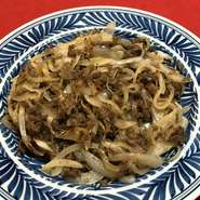 国産の牛肉を白ワインを入れて焚いたものを玉ねぎと一緒に炒めました。お酒のあてに最高です。白飯とも合います。