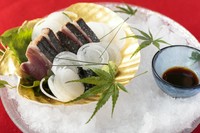 水に浸さないで焼いたままを提供しているので、パリっとした皮と芳ばしい風味が印象的です。