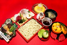 当店のコース料理で一番多くご注文いただくコースです。日本料理の真髄であるお椀や煮物等々ご賞味下さい。