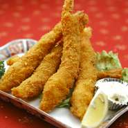 海鮮料理以外にも串焼き、揚げ物、煮物、ご飯などさまざまな種類があり、老若男女問わずさまざまなメニューが選べます。ファミリーでも来店オススメです。