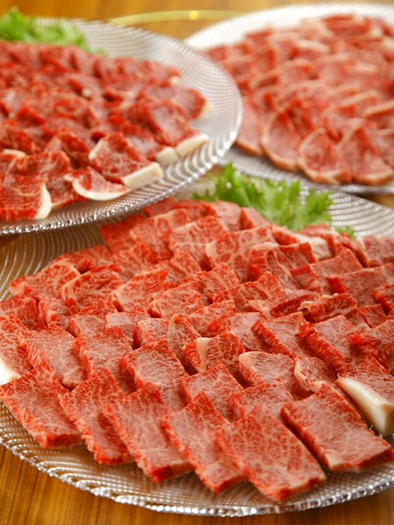 自家牧場で、安全・安心にこだわって育てている　『黒毛和牛』